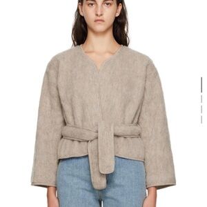 BASERANGE
Beige Capas Jacket